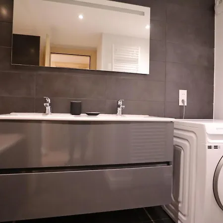 Raffine En Plein Centre Avec 3 Chambres, Balcon, Terrasse, Parking Et Wifi - Fr-1-623-334 *
